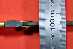 Gros plan NAGAO HIGONOKAMI couteau de poche japaonais AOGAMI laiton 120mm noire