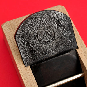 Vista lateral Close-up Grande plano Plaina de madeira de 65mm HORAI S-212 Kanna Japão Japonês ferramenta carpintaria