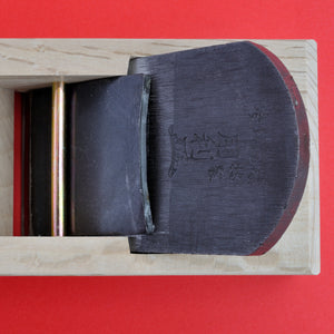 Vista trasera Primer plano Cepillo japonés para madera Kakuri kanna 60mm Japón herramienta carpintería