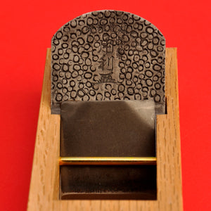 Primer plano hoja Cepillo japonés para madera Kakuri kanna 60mm Japón herramienta carpintería